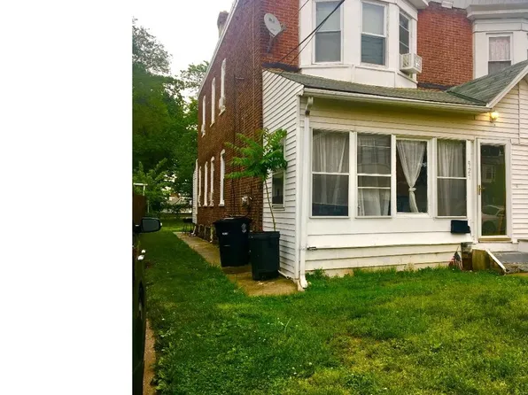927 Saville Ave, Eddystone, PA 19022