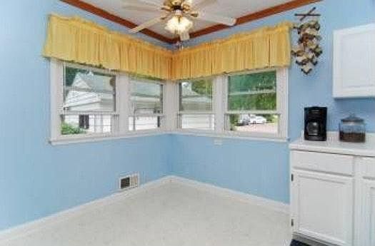 dinning area in kitchen
