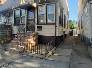 7952 77th Ave, Ridgewood, NY 11385