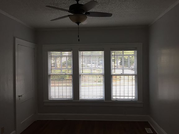 Large Sunny living room!