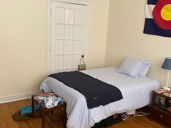 4th image of 905 W Carmen Ave #1B