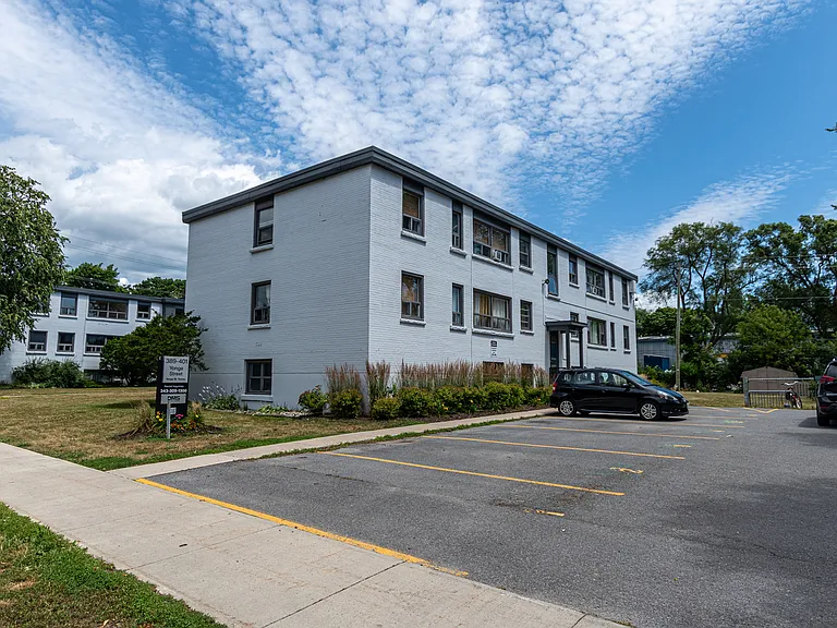 389 Yonge St — Photo 19
