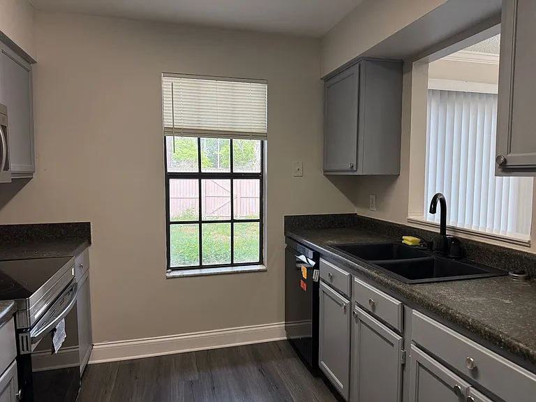 2982 Embassy Ct — Photo 8