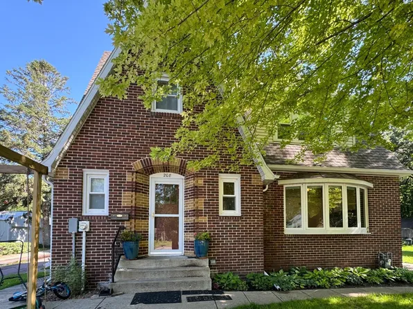 208 Saint Marys St NE, Sleepy Eye, MN 56085