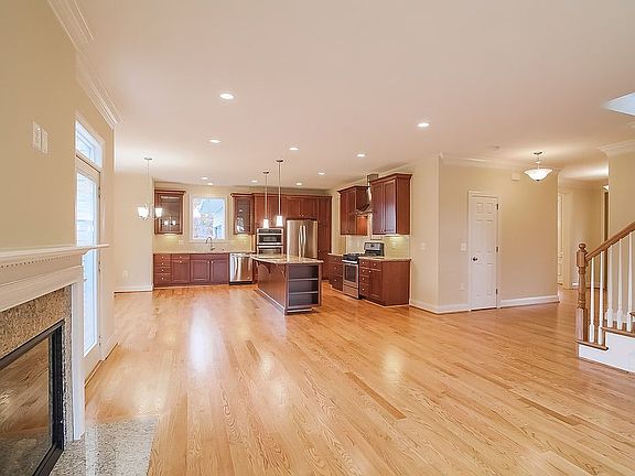 4th image of 5659 Glenwood Dr
