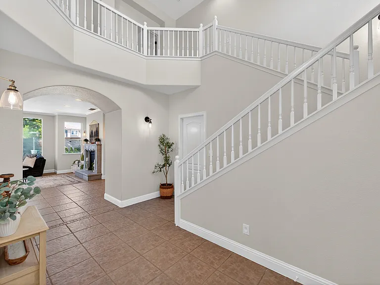 1736 N Holly Ave — Photo 4
