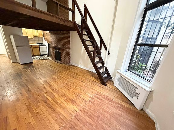 4th image of 11 W 82nd St #5