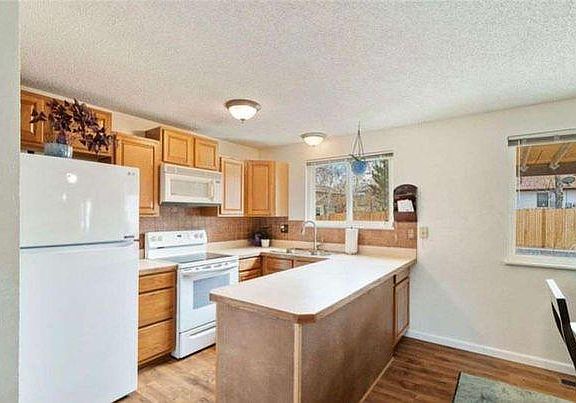 3rd image of 3259 S Kittredge Way