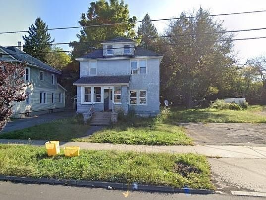 3rd image of 154 Broad Ave