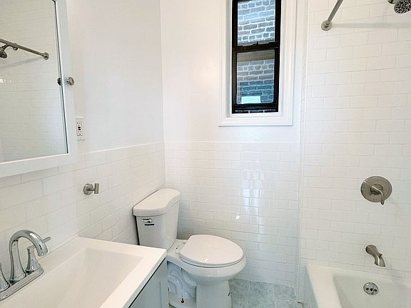 5th image of 4227 35th Ave #3A