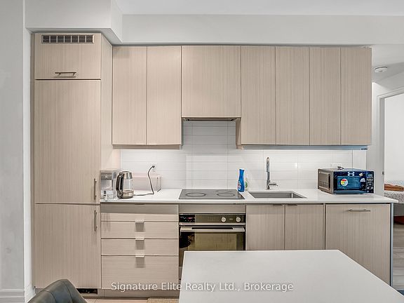3rd image of 36 Elm Dr W #3402