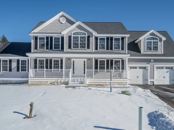 82 Berube Ln #33, Dracut, MA 01826
