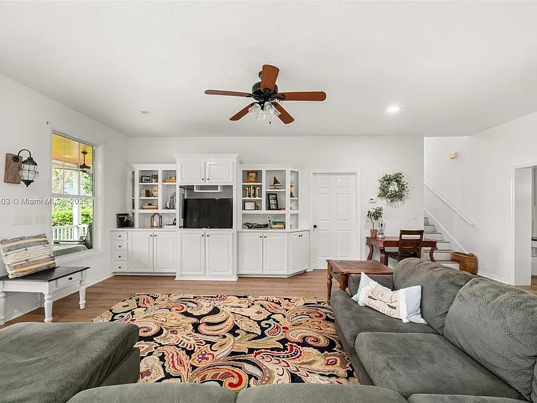 2551 Lakeview Dr — Photo 9