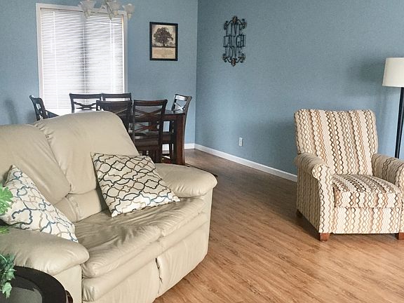 3rd image of 506 Centre Dr