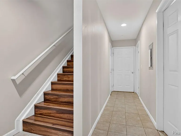 22680 Goddard Rd — Photo 6