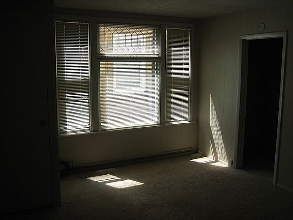 3rd image of 702 14th Ave S