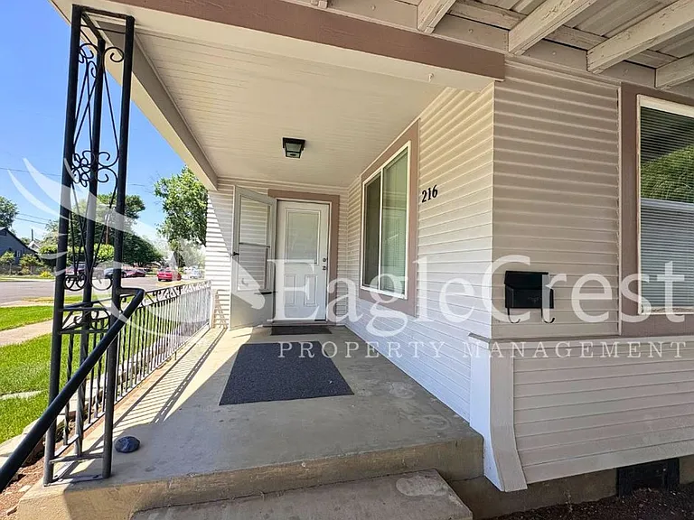 216 N Park St — Photo 8