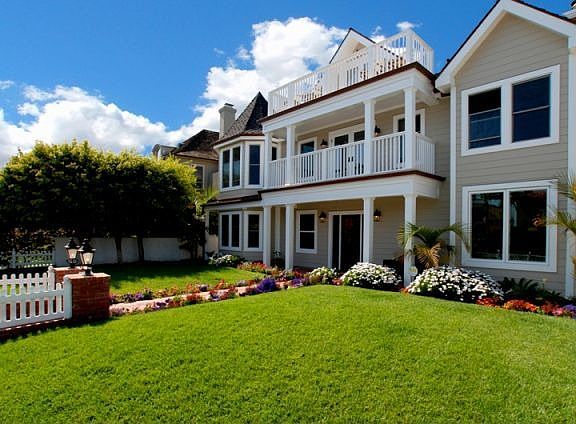 Expansive beautifully landscaped front yard 