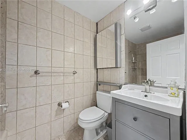 3 bed, 3.5 bath, $20,000 — Photo 4