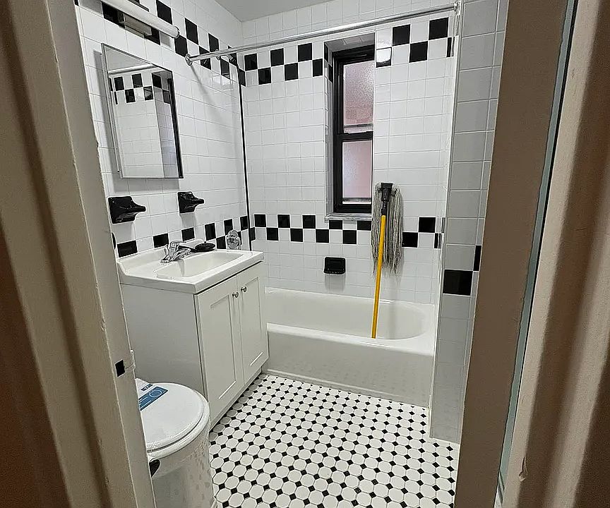 2nd image of 6712 Yellowstone Blvd APT C20