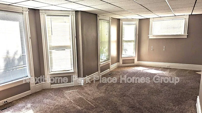 2 bed, 1.0 bath, 950 sqft, $910 — Photo 2
