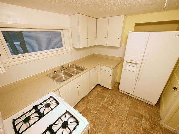 3rd image of 4104 Glenwood Ave