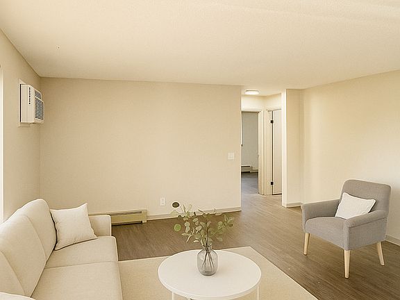 5th image of 802 Garfield St W APT 68