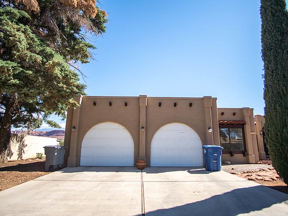 2nd image of 1570 W Canyon View Dr