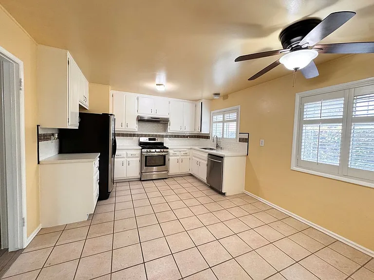 2312 Connor Ave — Photo 6