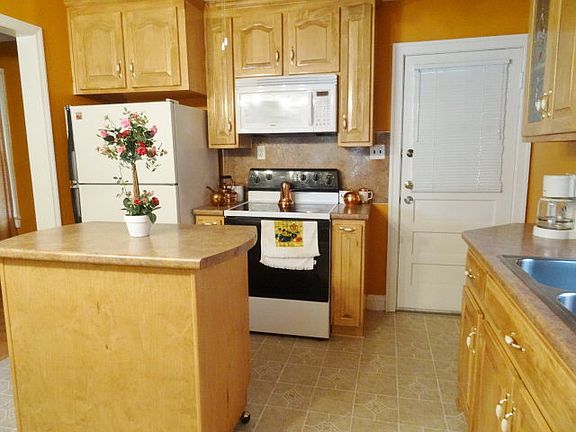 5th image of 1235 Charlotte St