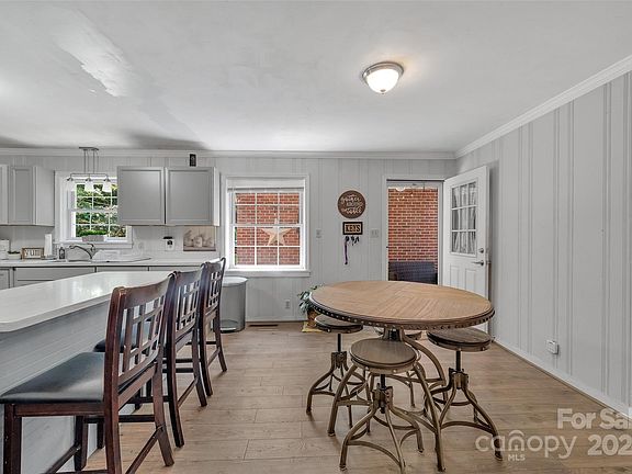 5th image of 700 Wood St