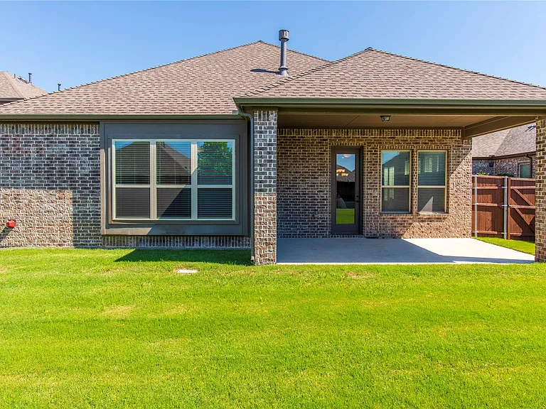 638 Brook Dr — Photo 35