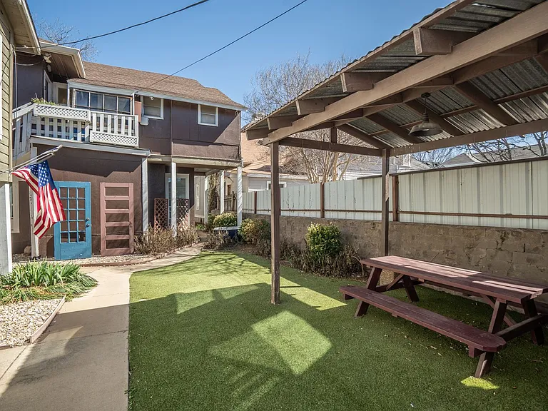 1506 Hurley — Photo 15