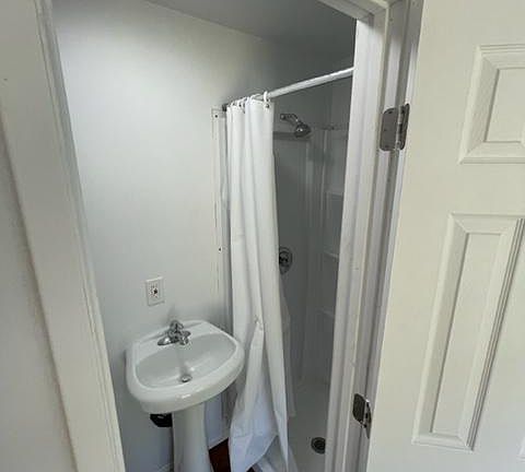 3rd image of 3137 40th St