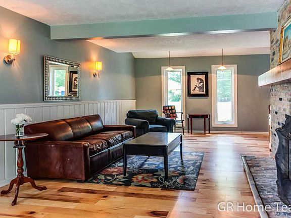 5th image of 393 Pebble Beach Dr SE