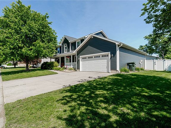 2nd image of 636 Waterford Ln