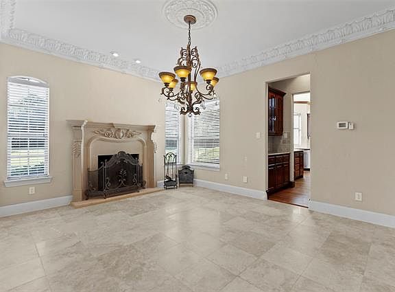 4th image of 2308 Oak Knoll Ct