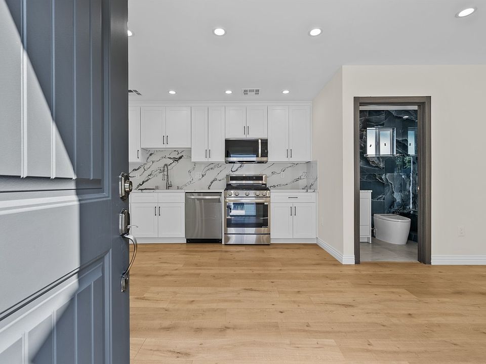 1st image of 400 Lincoln Ave #A