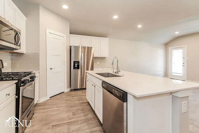 4 bed, 2.0 bath, 1831 sqft, $2,240 — Photo 2