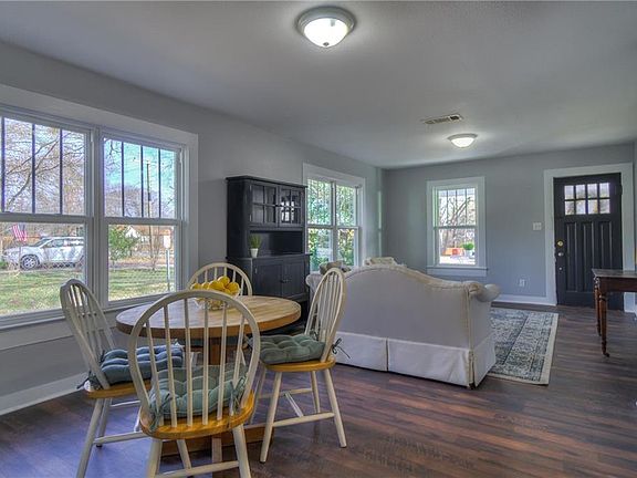 4th image of 311 N Oleander St
