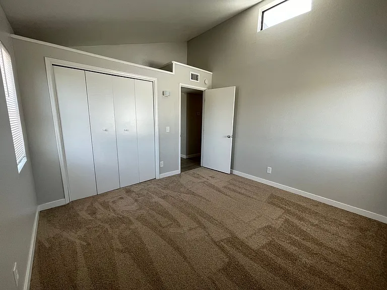 934 N Benton Ave — Photo 13
