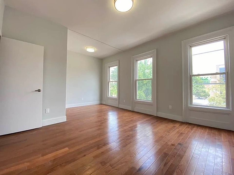 1st image of 536 Willoughby Ave #2