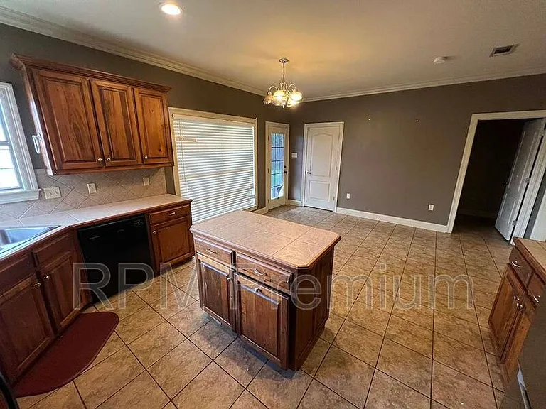 3995 Water Oak Dr — Photo 8