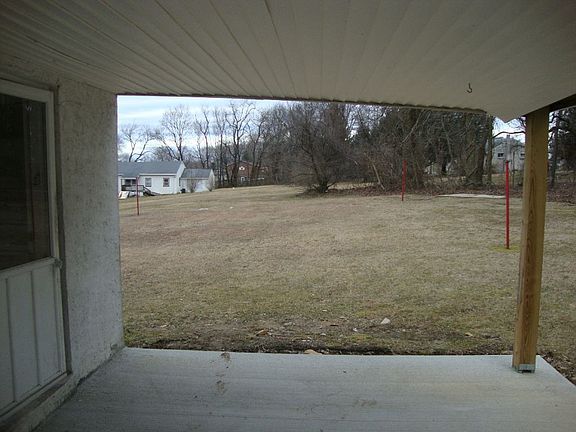 5th image of 121 Barber Ave
