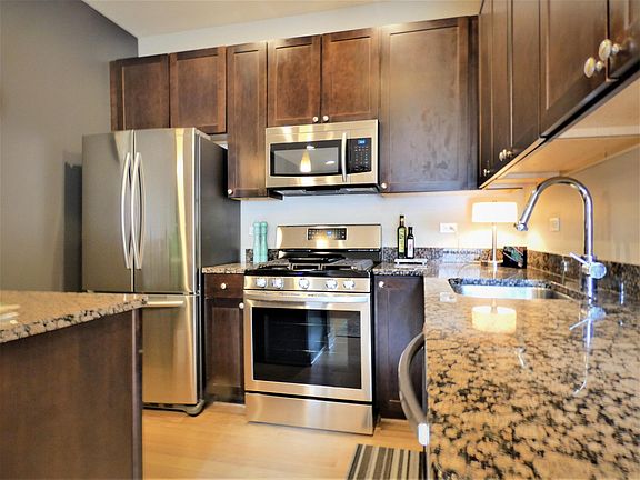 5th image of 4438 N Damen Ave