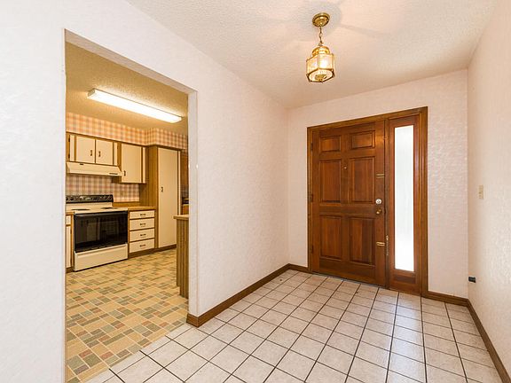 5th image of 186 Deer Lake Cir