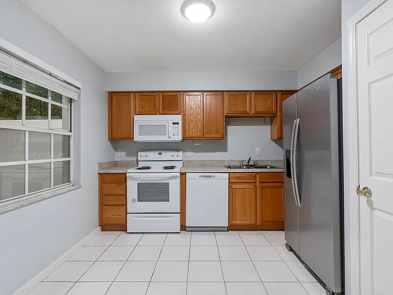 37314 Embassy Park Ln — Photo 7