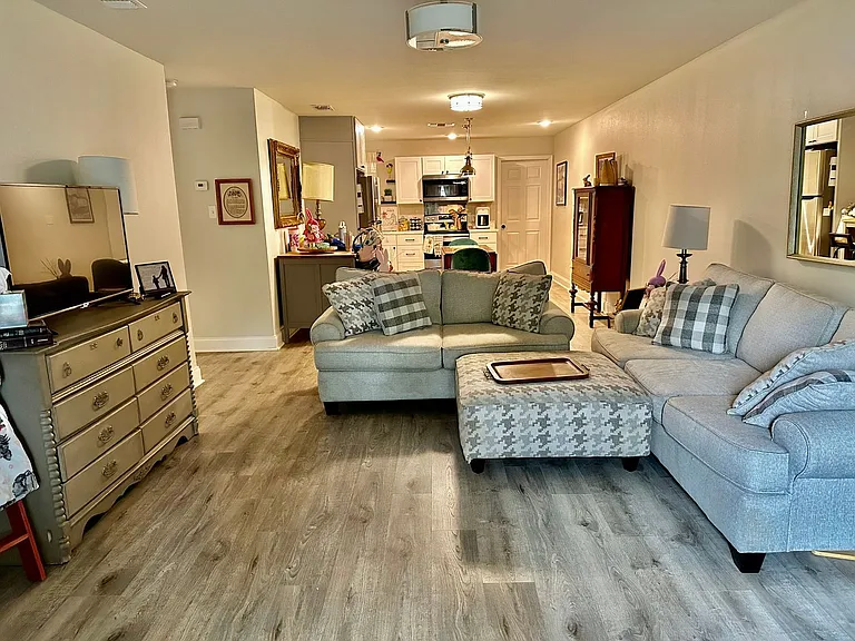 801 Faircreek Ln — Photo 3