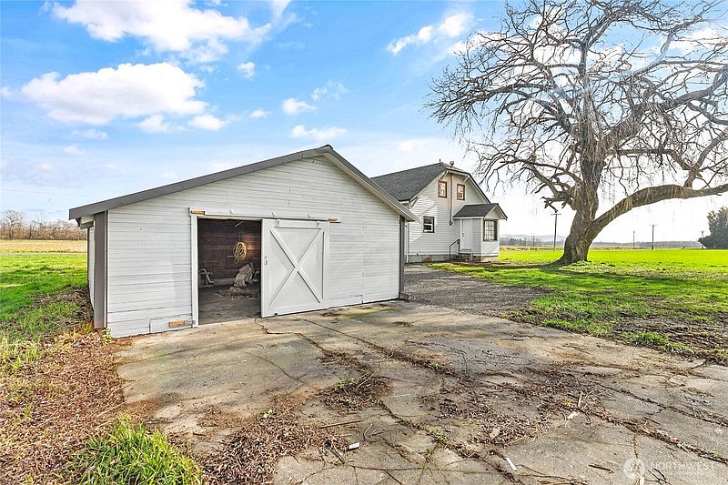 3rd image of 5059 Ferndale Road