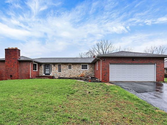3rd image of 1609 Greenacres Dr